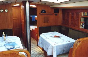 Sailing in Greece: Caraya II salon